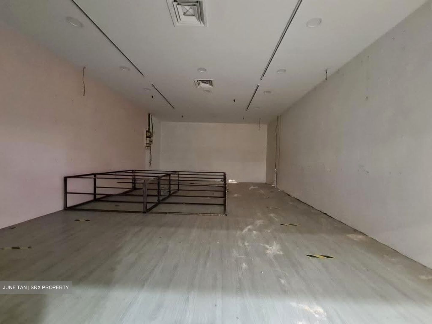 Lucky Plaza (D9), Shop House #622553031